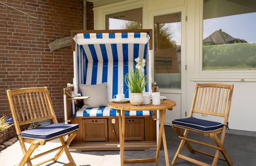 Westerland Apartment | Modern 2-room apartment with terrace, parking space, WLAN. Pets allowed.