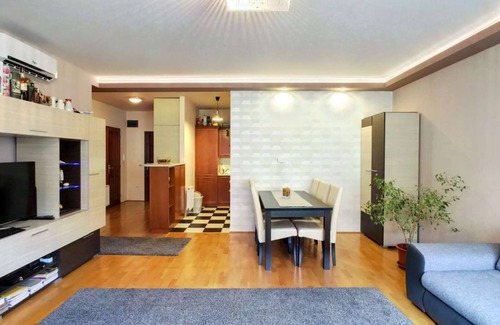 Rozsadomb Apartment | Modern 2 room apartment at very good location for long term
