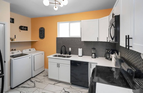 Southeast Omaha House | Modern 2B Home 5m to Downtown + Dog Friendly Yard