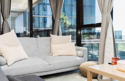 Belconnen Apartment | Modern 2b2b Apt -2 king bed-2 parking-UC-Westfield