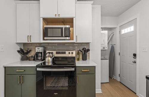 Terre Haute House | Modern, 2BD/1BA, 10 Mins To Hosp, Pet Friendly
