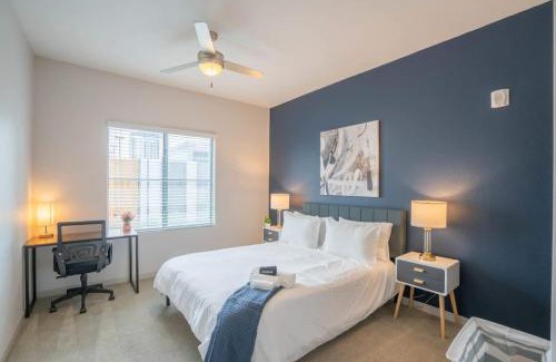 Evans Churchill Apartment | Modern 2BD DT - Balcony, Gym, W-D, Parking - Sleeps 8