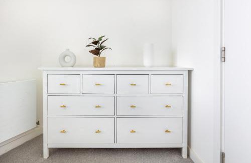 Lansbury Apartment | Modern 2BD Flat in Canary Wharf With City and River Views