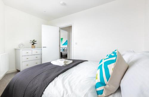 Lansbury Apartment | Modern 2BD Flat in Canary Wharf With City and River Views