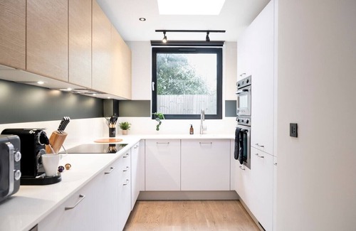 Kentish Town Apartment | Modern 2Bed/2Bath Duplex - Quiet and Spacious