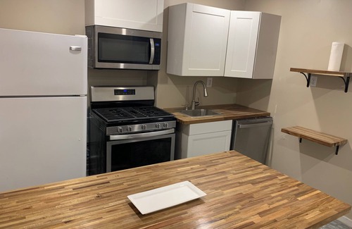 Omaha House | Modern 2BR/2BA Basement Stay, Full Kitchen, Roku TVs, Hot Tub, Sleeps 6