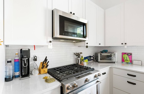 Chestnut House | Modern 2BR 2BA. Spacious open concept living room/kitchen w cathedral ceilings.