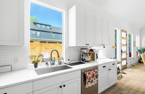 Chestnut House | Modern 2BR 2BA. Spacious open concept living room/kitchen w cathedral ceilings.