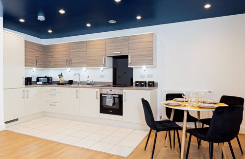 Southampton Apartment | Modern 2BR Apt w/Balcony & Free Parking