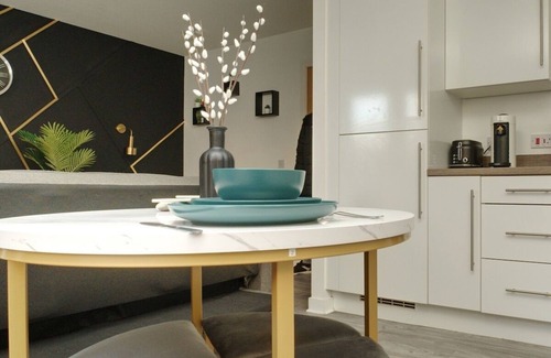 Gifford Apartment | Modern 2BR City Centre Apt with Arthur's seat view
