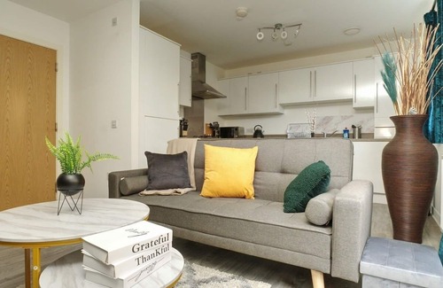 Gifford Apartment | Modern 2BR City Centre Apt with Arthur's seat view