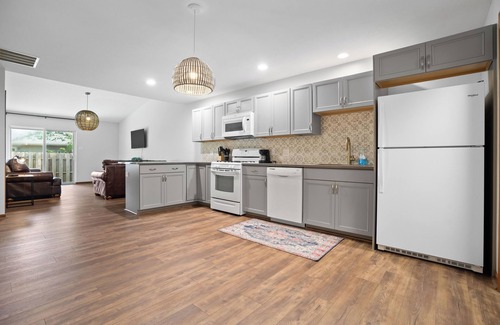 Wheeler House | Modern 2BR Close to Indiana Dunes, Beaches & Downtown Chesterton!
