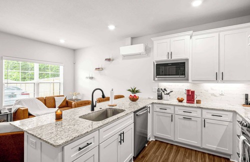 Fayetteville Condo | Modern 2BR Condo | Near U of A & Razorback Stdm 🏈
