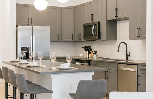 Five Points South Apartment | Modern 2BR Condo Near Railroad Park & UAB