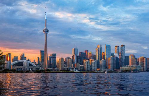 Fort York Apartment | Modern 2BR Downtown Condo, Lakeshore, Exhibition Place, Fort York