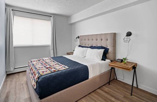 Fort McMurray Apartment | Modern 2BR | Free Parking | Newly Renovated | WiFi