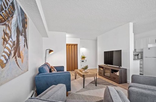 Fort McMurray Apartment | Modern 2BR | Free Parking | Newly Renovated | WiFi