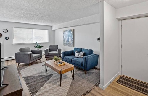 Fort McMurray Apartment | Modern 2BR | Free Parking | Newly Renovated | WiFi