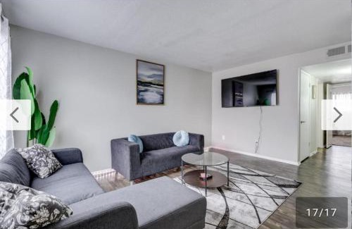 Houston Apartment | Modern 2BR Galleria Apt, Near NRG, Downtown, Pool, Free Parking