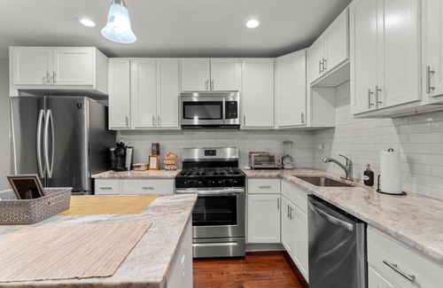Downtown Baltimore House | Modern 2BR Home w/Gourmet Kitchen~ 7min Downtown