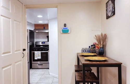 Queens Apartment | Modern 2BR - Ideal for Med Rotations & Biz Trips