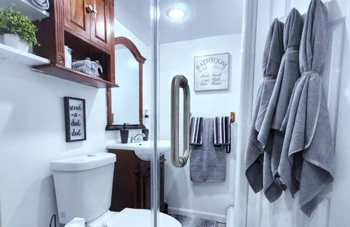 Queens Apartment | Modern 2BR - Ideal for Med Rotations & Biz Trips