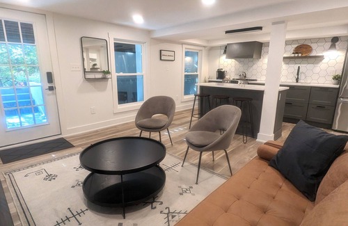 Northwest Apartment | Modern 2BR in Mount Pleasant Across From the National Zoo and Rock Creek Park!