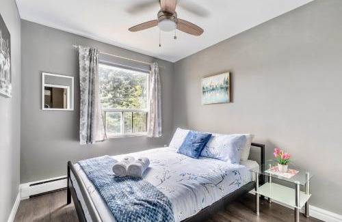 Hamilton Apartment | Modern 2BR - King Bed Apartment - PRIME Location