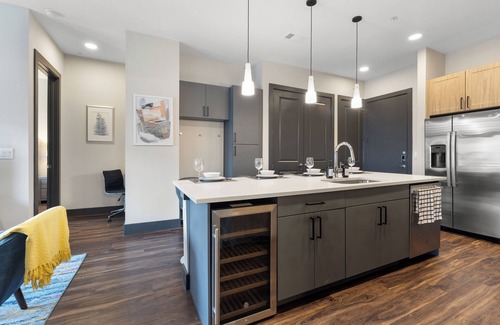 North Burnet Apartment | Modern 2BR -Near Domain -Free Parking -Fast Wi-Fi -Walk to Eats & Shops