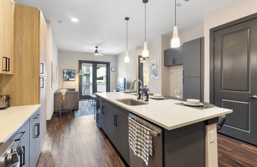 North Burnet Apartment | Modern 2BR -Near Domain -Free Parking -Fast Wi-Fi -Walk to Eats & Shops