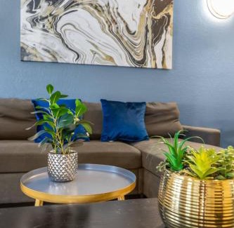 Pleasant Valley Apartment | Modern 2BR near Downtown Pool, Gym, Free Parking