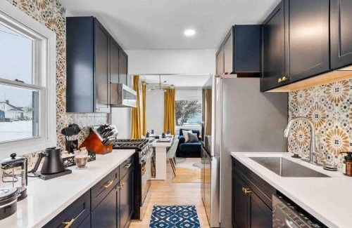 South Bend House | Modern 2br Near Notre Dame King & Queen Beds