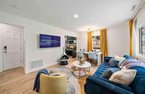 South Bend House | Modern 2br Near Notre Dame King & Queen Beds