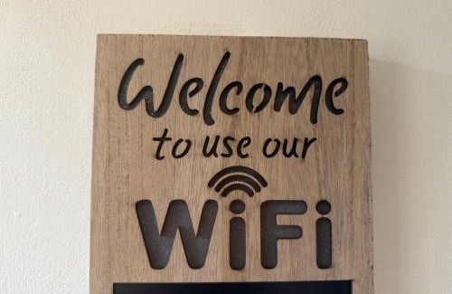 Great Linford Apartment | Modern 2BR Stay FREE WIFI FREE PARKING