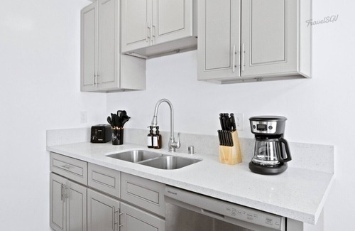 Alhambra Apartment | Modern 2BR Unit + Parking + Near DTLA #TravelSGV