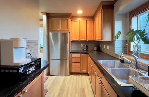 Judkins Park House | Modern 2BR w Fire Pit & BBQ - Perfect for Families, Travel Nurses & Corp Housing
