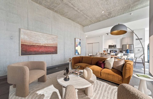 West Loop Apartment | Modern 2BR with City Views - Pool, Gym & Terrace