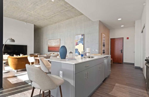 West Loop Apartment | Modern 2BR with City Views - Pool, Gym & Terrace