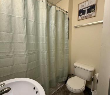 Morgantown Apartment | Modern 2BR with Ensuite, Downtown Morgantown, WVU