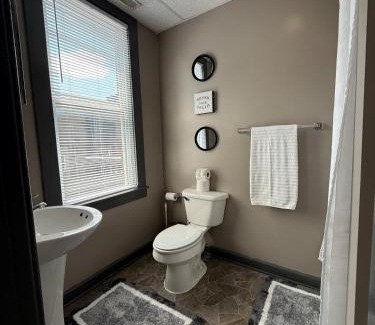 Morgantown Apartment | Modern 2BR with Ensuite, Downtown Morgantown, WVU