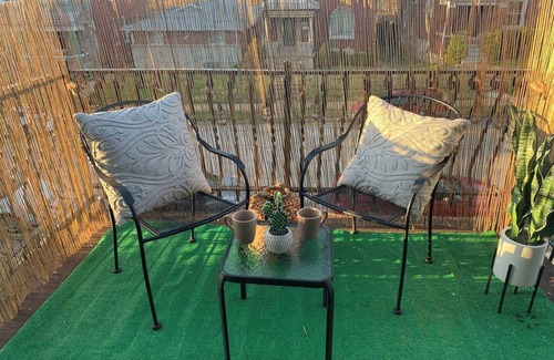 St. Louis Apartment | Modern 2nd Floor Duplex Near Arenas, Hospitals, Universities & Major Attractions