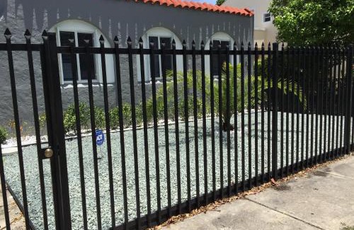 Buena Vista House | Modern 3/1 house close to Beaches and Midtown