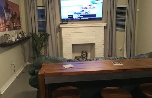 Buena Vista House | Modern 3/1 house close to Beaches and Midtown