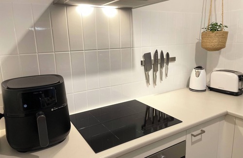 Warrnambool House | Modern 3-Bed, 2-Bath Home in Warrnambool, Comfort - Near Parks, CBD, Beaches