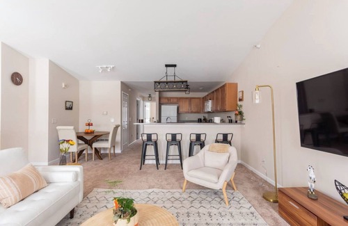 Ferndale Condo | Modern 3-Bed Downtown Apartment