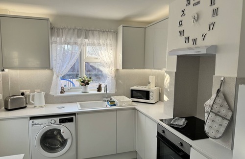 Canterbury House | Modern 3-bed Hideaway Near Westgate With Parking