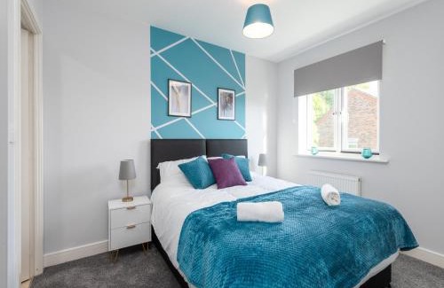 Ashford House | Modern 3 Bed House For 5- City Central -Free Parking