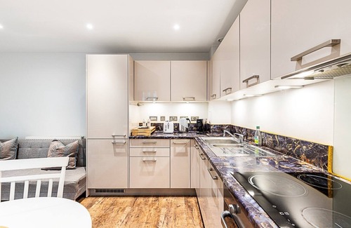 Queenstown Apartment | Modern 3-Bed Retreat near Chelsea Bridge