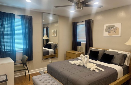 Silver Spring House | Modern 3-bed-Townhouse-Sleep 6 Near DC Family Friendly