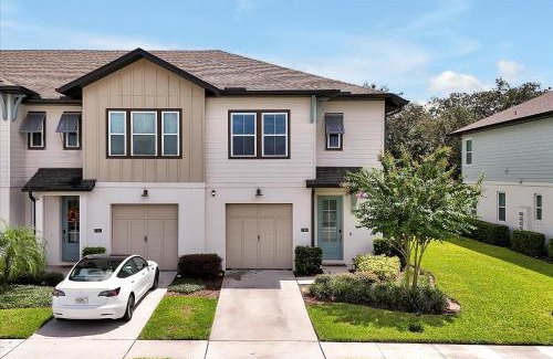 Davenport Apartment | Modern 3-Bed Townhouse with Game Room & Hot Tub